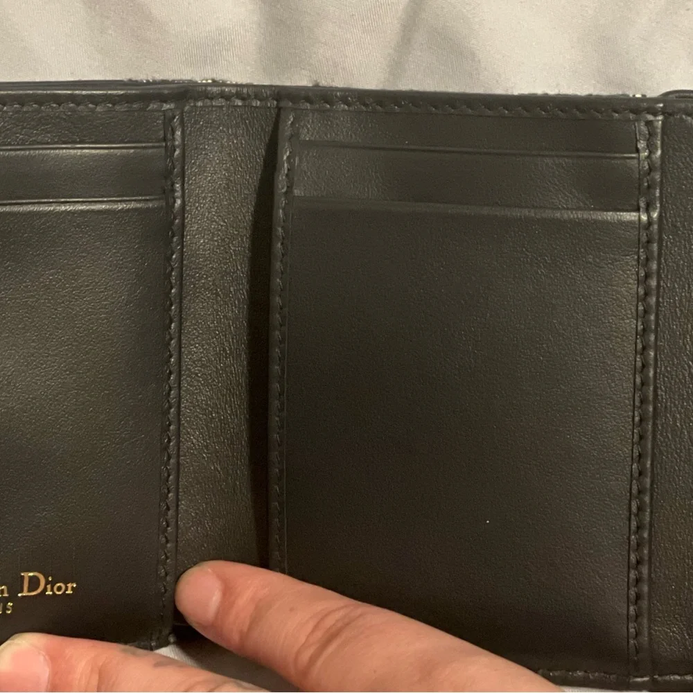 Saddle Lotus Wallet
Blue Dior Oblique Jacquard - Picture 4 of 4